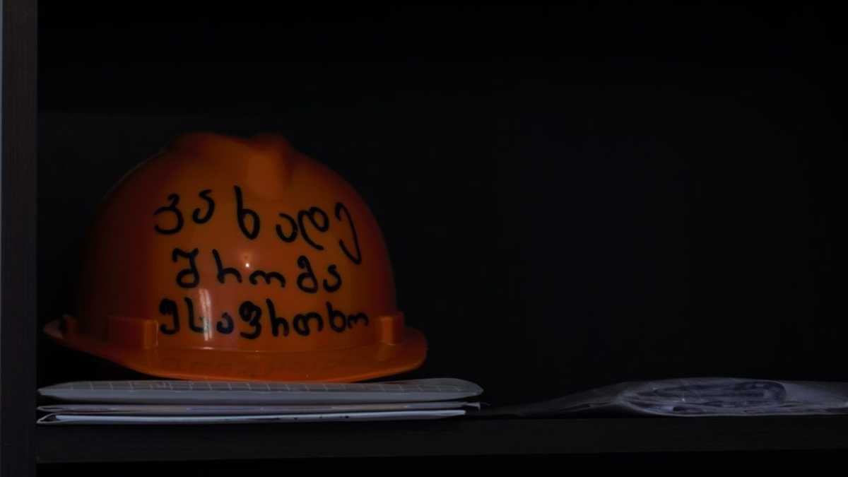 A miner’s hard hat inside a union office. (Volodya Vagner)